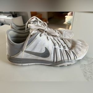 Nike free tr 6 training shoes. Womens Size 7.5